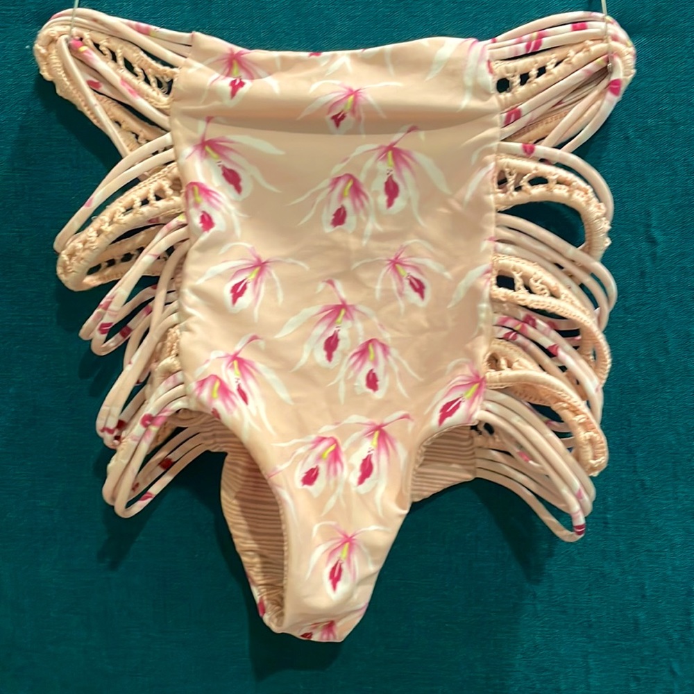 Acacia women’s ‘Manila’ high waist bikini swim bottom ‘island orchid’ print sz M